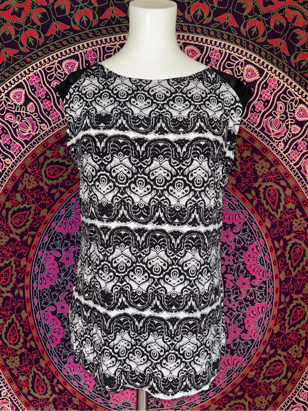 Liz Claiborne Black and White Short Sleeve T-Shirt Women’s Petite Size Medium